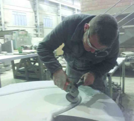 La silicosis generada por la manipulación de encimeras de cuarzo enfrenta a extrabajadores enfermos y pequeños marmolistas arruinados